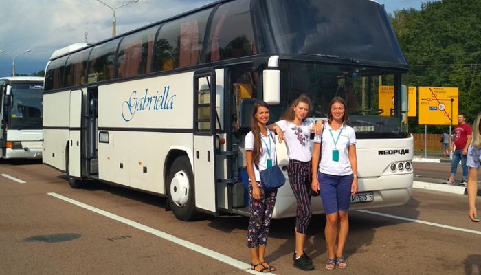 Neoplan N116 - белоснежная красавица на 51 место, это мы стоим на границе